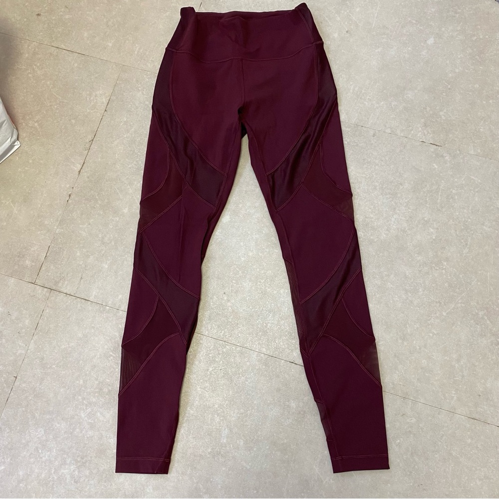 Lululemon legging wunder under size 6 with cutouts